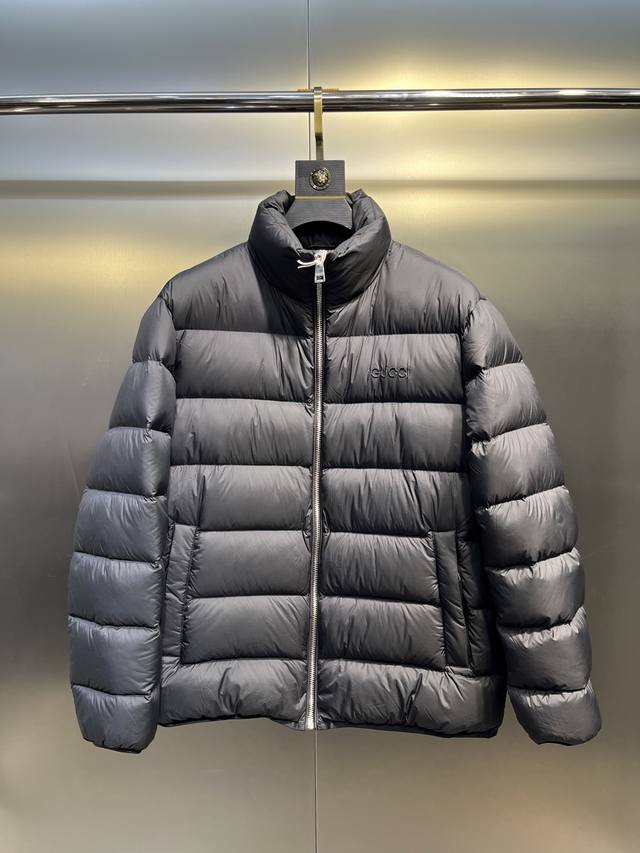 特级 Gucci 原版订制五金配件全进口原版定制 欢迎对比 绝对的高品质 采用顶级95白鸭绒 超柔软 充羽量蓬松饱满 超级重工 面料做工杠杠的 版型完美 注意面