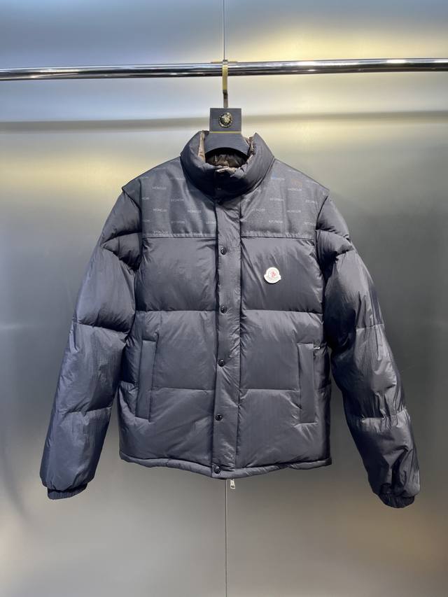 Moncler Verone 限定羽绒服 男女同款 两面可穿 袖子可拆 1件可以当成4件穿，4合1高版本，10月1号，正式售卖。 正面黑色+反面咖色 尺码：1-