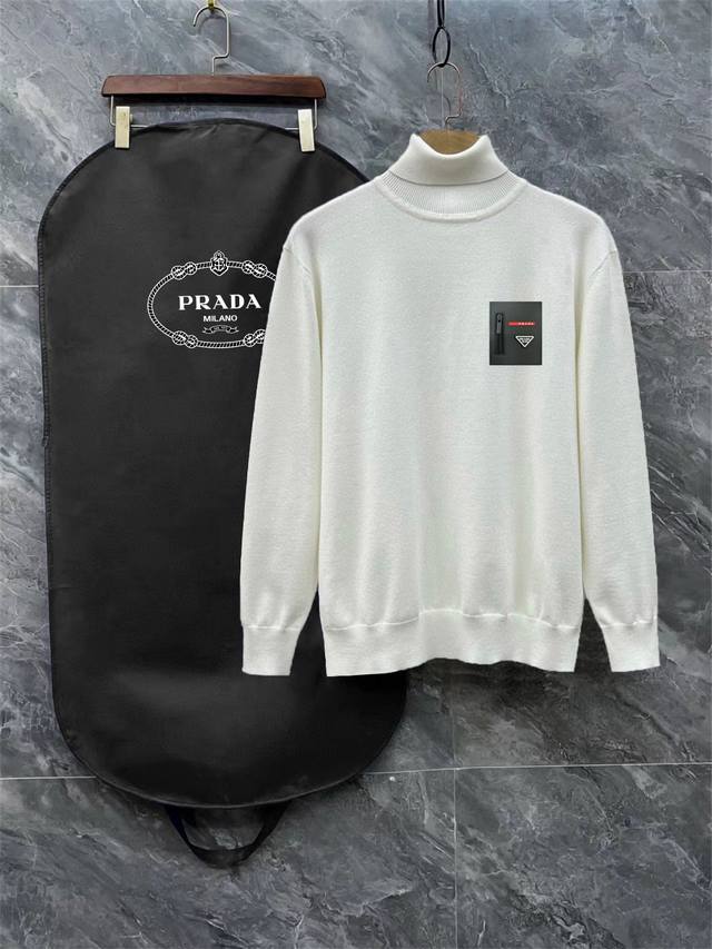 Parda 普拉达3标齐全 口袋款高领毛衣 精品羊毛混纺毛衫 男女同款高端定制臻品系列 隶属品牌高端主线 专利顶级纱线混纺 以创新来阐释常规款式 面料的配置更是