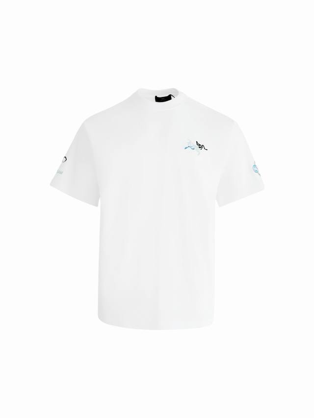 高版本] 松赞联名X Arcteryx 始祖鸟 T恤圆领。 刺绣炫彩渐变色彩始祖鸟刺绣设计.好看又时尚. 订制优质32支280重精梳纯棉面料.舒适柔软.透气性好