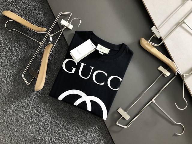 Gucc牌* 顶级版字母印花Logo打造黑白经典款后背印花Logo纯棉短袖，版型进口面料，顶级高工艺版型超好，耐穿又舒适尺码Xs-L