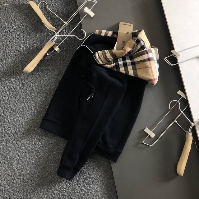 黑色经典格子连帽纯色拉绒开衫拉链卫衣，顶级专柜潮男款 独家限定最高版本连帽卫衣，3标齐全专柜款 Xs-L