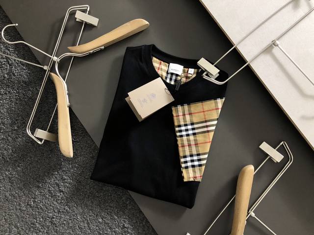 Burber牌* 顶级经典格子袖子拼接黑色纯棉专柜款，3标齐全，潮男时尚，无论是上身舒适度还是都是无可比拟的存在，可以说是夏日必备 尺码Xs-L