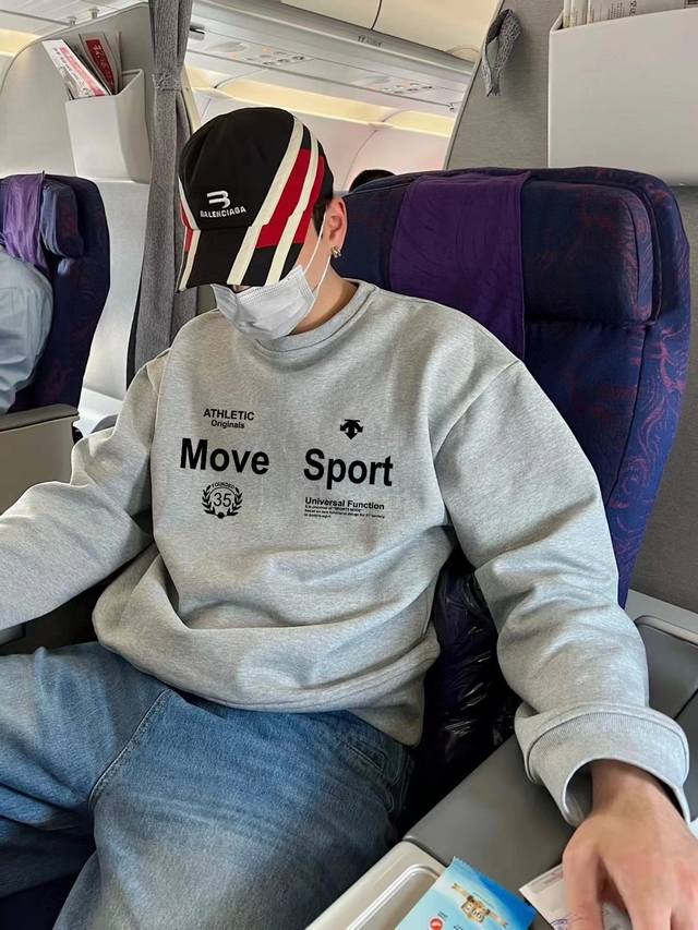 F74# 毛圈 迪桑特Descente新款多标联名印花男女情侣同款圆领卫衣 这款卫衣看似简单，但是版型真的是十分的出众！无论帅哥还是美女都可以轻松驾驭，多重风格