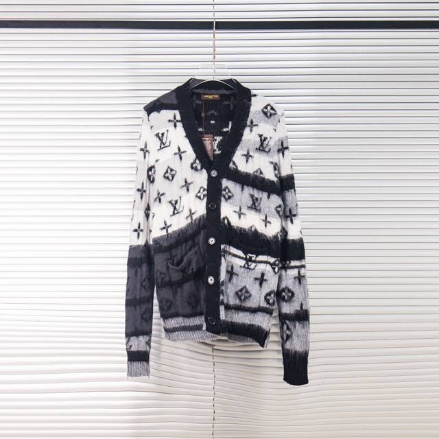 高版本 主推跑量款 Lv路易威登 23Fw 渐变马海毛开衫 灰白 原14,900购入，定织马海毛67%+锦纶28%+绵羊毛5%纱线，采购的丰盈细磨马海毛，进口斯