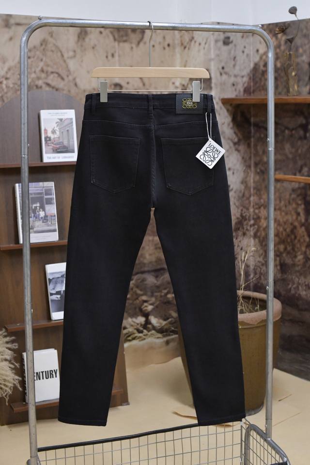 921# 爆款 Loewe 罗意威 40Ss秋冬新品 专柜有售 实体店极品牛仔裤专柜原版1:1好货，适合各个年龄段。市场最高版本的欧洲进口面料。舒适柔软亲肤，上