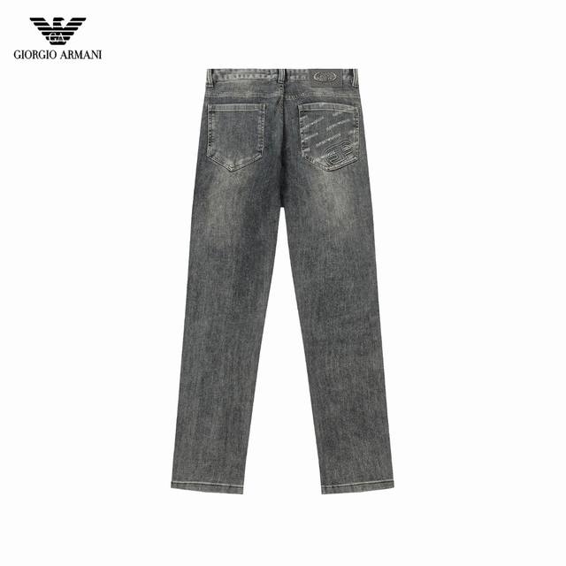 943# 25Ss秋冬 经典百搭Amani阿玛尼牛仔裤 后袋开模定制五金标识，非常标签化，高级皮牌属于灵魂式的存在，复古且时髦摩登，完美标榜了品牌的身份！ 客供