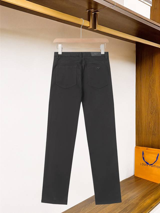 G391# 。Armani阿玛尼独家专供新款休闲牛仔裤高端版本 定制面料 透气舒适度高，细节无可挑剔，品牌元素设计理念，体现高品质。手感细腻柔软！呈现休闲裁剪，