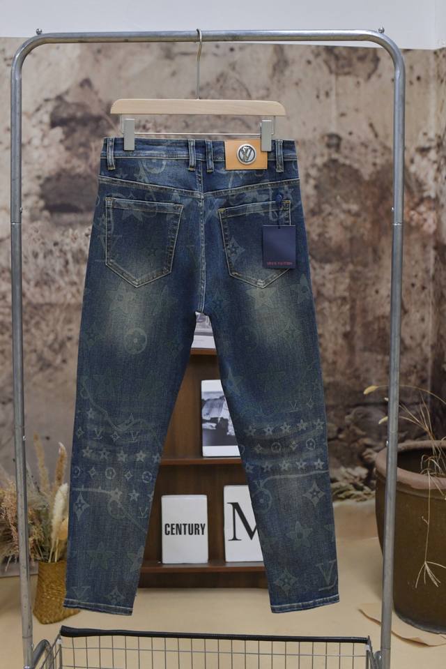 905# Lv 25Ss新款上市 原单爆款牛仔裤超级定制款，原版五金，超级重工工艺，版型超赞细节做工无可挑剔！款式不挑人，特别高档，好货不等人，看中赶紧下手，尺
