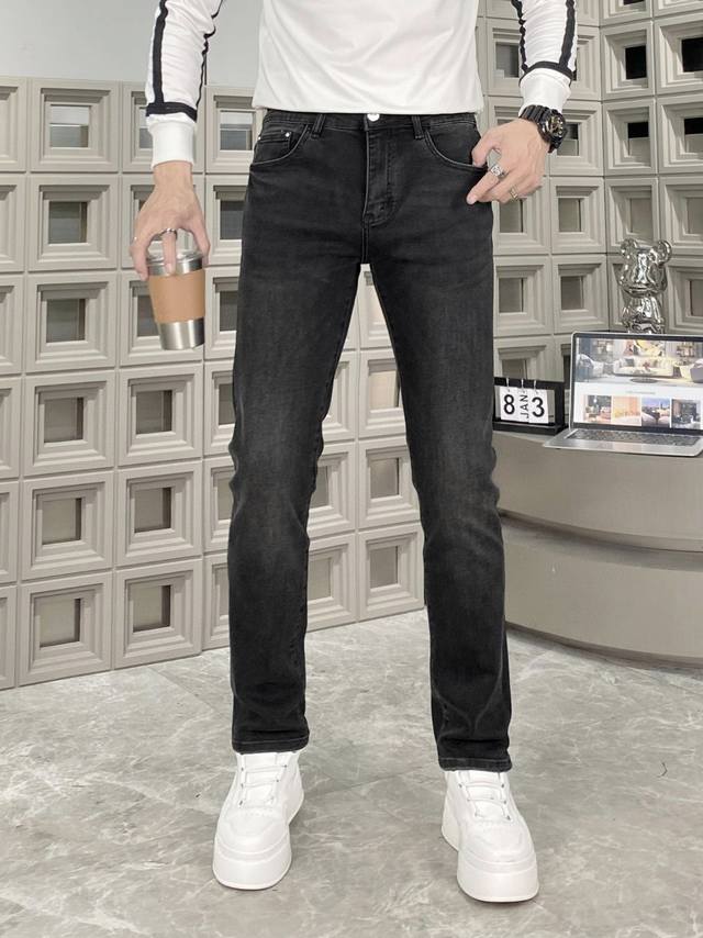 8253# Lv 25Ss新品上市 原单爆款牛仔裤超级定制款，原版五金，超级重工工艺，版型超赞细节做工无可挑剔！款式不挑人，特别高档，好货不等人，看中赶紧下手