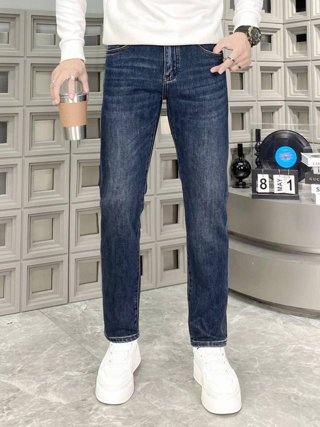 8273# 巴宝莉25Ss新品修身牛仔裤长裤，采用进口客供日本Denim平纹棉质牛仔面料梭织生产，三标齐全，简约不失大气，柔软细腻舒适，上身百搭时尚 码数：28