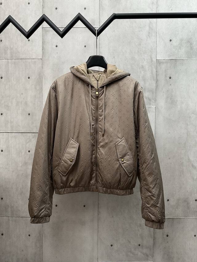 Louis Vuiton2025Ss 秋冬经典压花棉衣外套， 原版购入开发，随意对比市面任意版本！ Size：S M L Xl