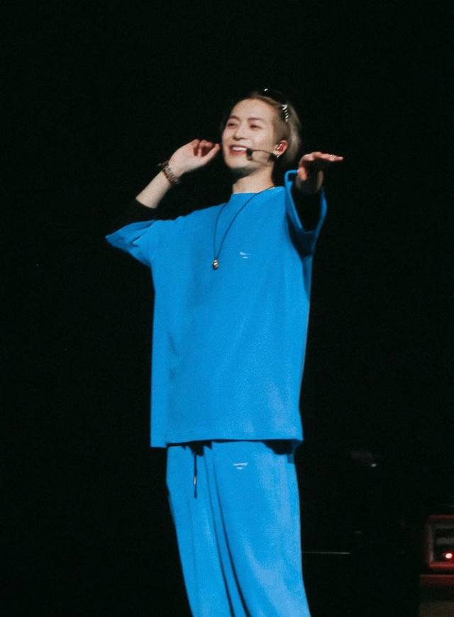 款号T16现货 Teamwang23年新款一经上市立即售罄，受欢迎程度可想而知！这次采用了海岛绒面料、手感柔顺、细腻且舒服、标志性的Logo小刺绣点缀！辅料跟随