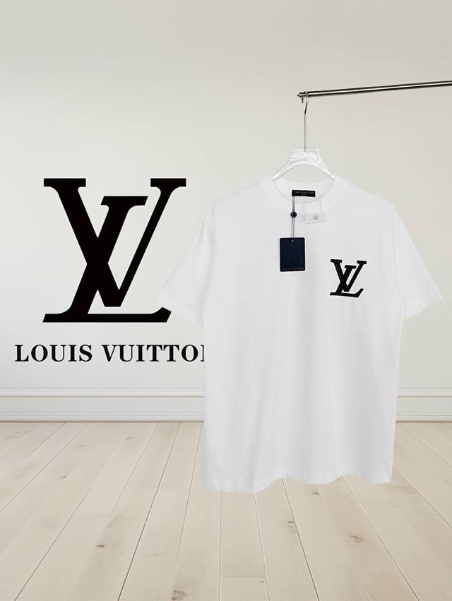 高版本]Louis Vuitton 路易威登 新品走秀款 平绣+内花重工艺Lv Logo刺绣 后幅平绣十内Lv大Logo 刺绣短袖，男女同款！短袖不在千篇一律的
