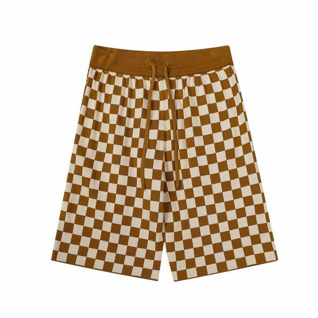 特价80不退不换 Lv路易威登，23S新品力荐，路易威登经典棋盘格，男女针织直筒五分短裤，采用定制针织一体的条纹面料，这种面料的特性。在手感，透气，舒适，亲肤方