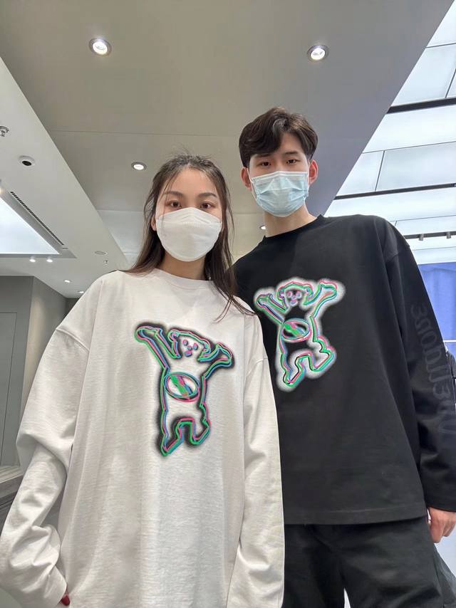 D32# We11Done春季幻影彩色线条小熊印花情侣长袖T恤 对标原版版型 面料 细节 高克重320克双纱纯棉面料 颜色：黑色、白色、灰色 码数：S、M、L