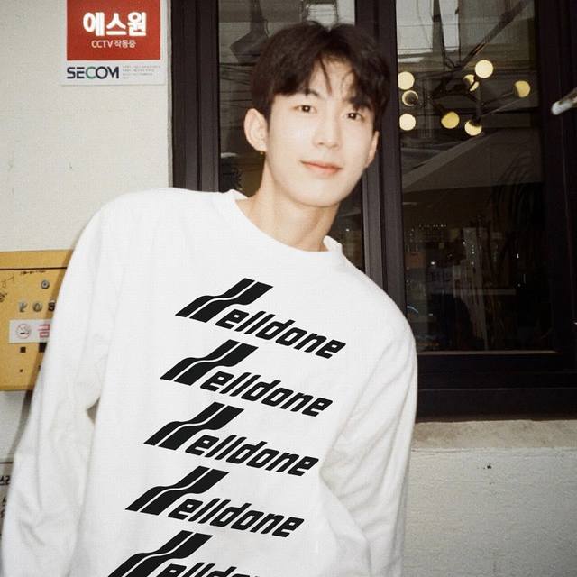 D19# We11Done经典数据款经典弹幕字母印花情侣长袖T恤衫 区别于市面上普通版本 高版本，高克重320克双纱纯棉面料 颜色：黑色、白色，灰色、玫红色