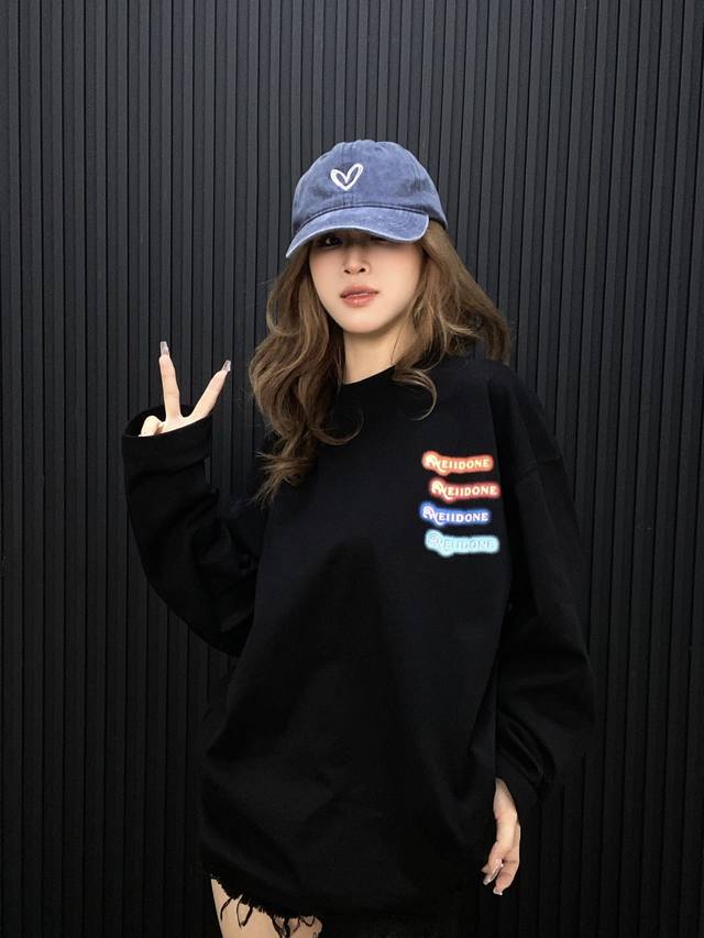 新款上新 D146# We11Done线上数据款霓虹字母印花男女同款印花长袖T恤 颜色：黑色、白色 码数：S、M、L