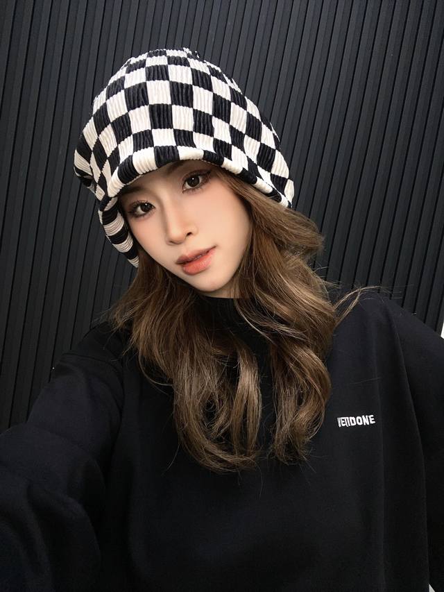 新款上新 D144# We11Done官网25Ss简约经典款Logo刺绣字母织带长袖T恤 高版本 高克重300克双纱纯棉面料 后幅肩膀Logo设计 颜色：黑色、