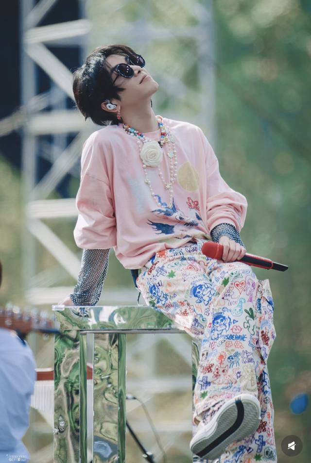 新款上新 D140# We11Done官网25Ss华晨宇演唱会同款梦幻三眼小鹿印花长袖T恤 高版本 高克重300克双纱纯棉面料 颜色：黑色、粉色 码数：S、M、