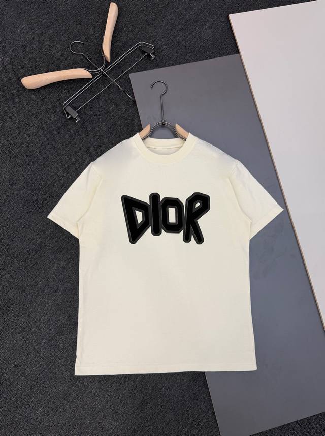 Dior 走秀新款个性经典设计短袖T恤300克纯棉，三标齐全。黑色、白色、红色、杏色 码数：Xs、S、M、L