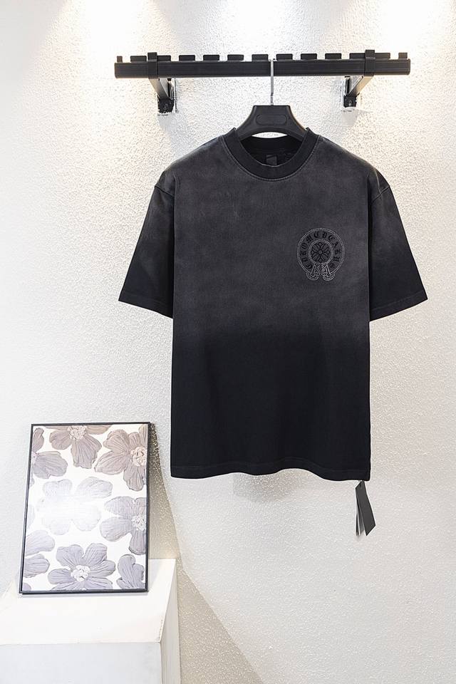 款号K6063 Chrome Hearte 克罗心 Ch 25Ss夏季，320克高克重磨毛洗水双纱面料 彩色刺绣梵文字母刺绣工艺，轻奢主义，前胸口马赛克彩色小刺