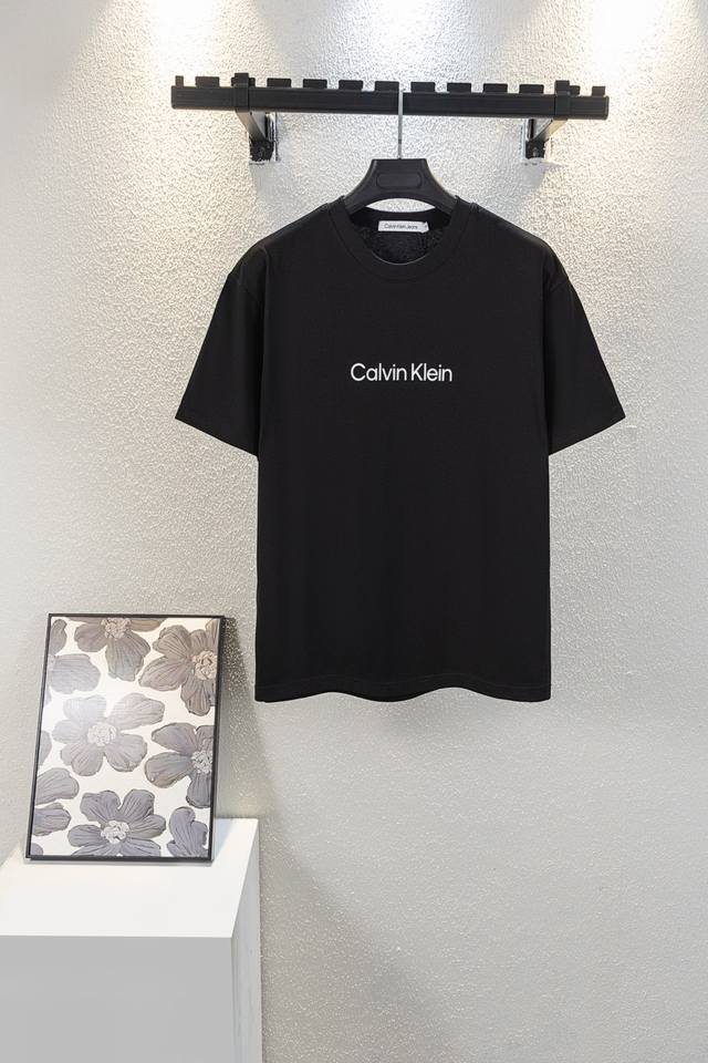 顶级版本 款号C013 Cain Klein 25Ss夏季男女情侣休闲硅胶圆领短袖，原版打版，耗时一个多月，莱卡面料质感非常细腻 ，260的高克重穿上挺括有型，