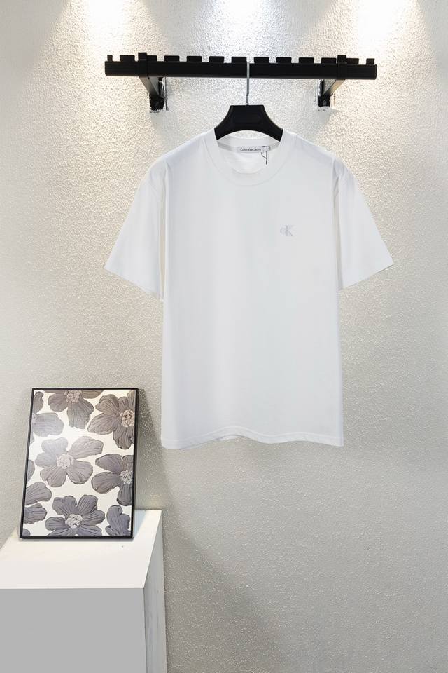 顶级版本 款号C012 Cain Klein 24Ss夏季男女情侣休闲圆领短袖，原版打版，耗时一个多月，刺绣+印花+钢印一体的工艺-莱卡面料质感非常细腻 ，26