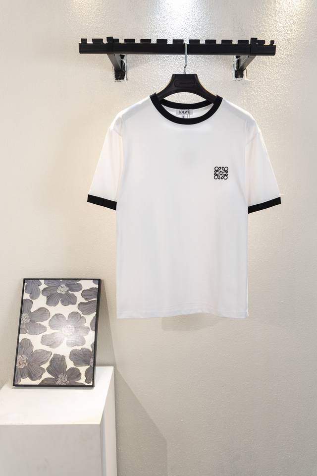 顶级版本 款号K709 Loewe罗意威经典拼接刺绣小标短袖T恤 布料采用32支270G双砂纯棉质量超级好 此款胸口精美Logo刺绣，真的是Loewe很精致 大