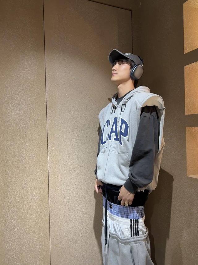 Grailz Project Vibe坎肩廓形无袖垫肩连帽背心拉链卫衣马甲帽衫 款号：628 码数：1码 2码 3码 定织定染440G毛圈面料 独家精品高品质，