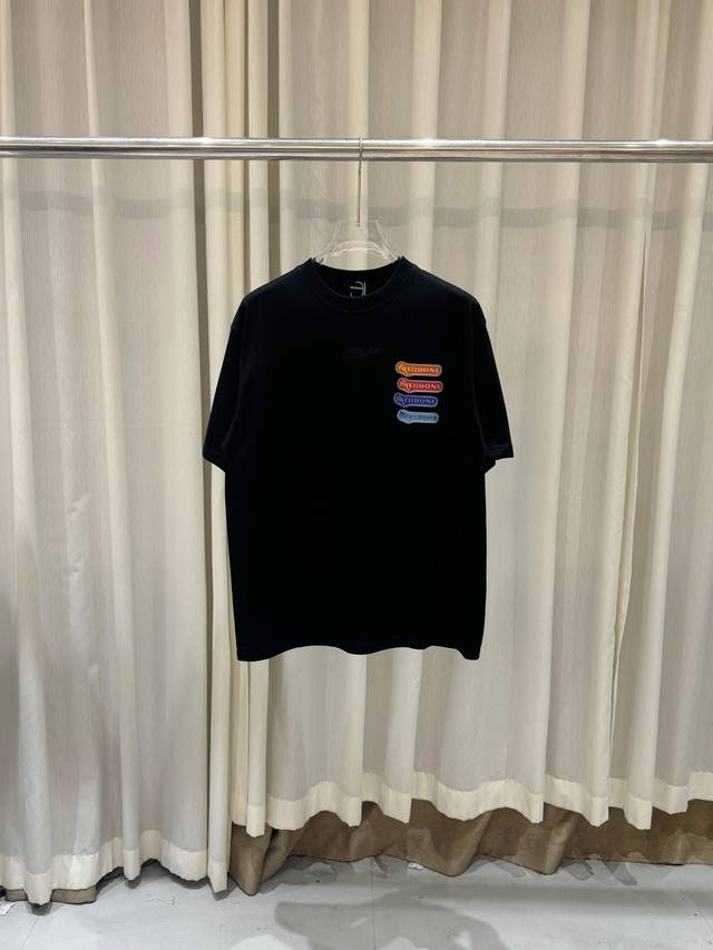 Welldone Moon天赐的声音王源同款黑色短袖T恤彩色字母白墨印花圆领半袖 价格P：拿货 打包55 颜色：黑色 码数：S M L 款号：2572# 进口白