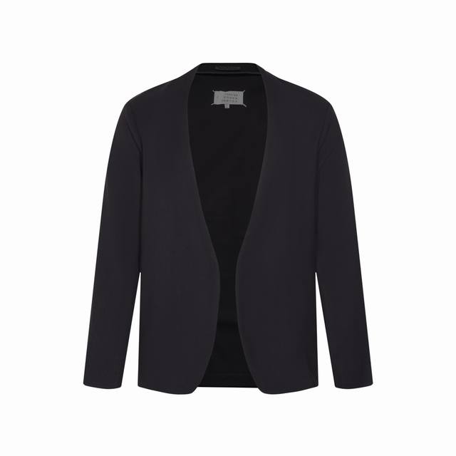 款号#M888 吉拉风格 Maiso Margiela M6吉拉风格西装西服市场最顶版本，西装含羊毛高达30%，15%天丝！领口100%羊毛，下摆手工挑线交叉缝