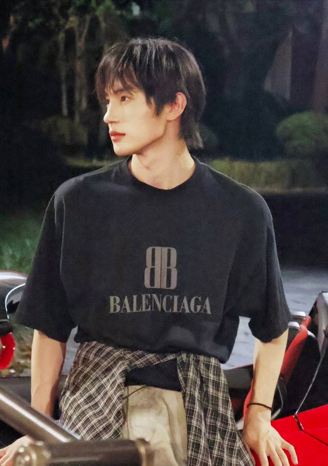 Balenciaga巴黎世家 Fw25 圆领印花短袖纯棉T恤 宽松版型 颜色：黑色 白色 码数：Xs S M L 款号：D057#
