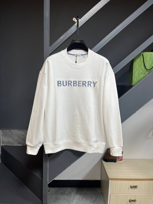 Burberry 巴宝莉 Logo经典刺绣 精致升级，灵感源自八十年代复古 原版面料 官方同款 圆领卫衣 定制450克同缸染面料 手感非常舒服 春夏最新砖柜同步