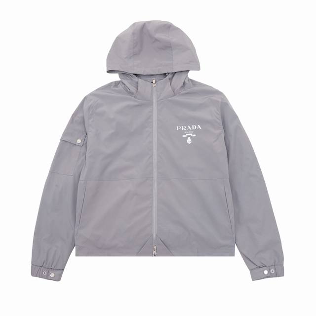 Prada 普拉达 徽标印花梭织风衣外套 Size：Xs-L