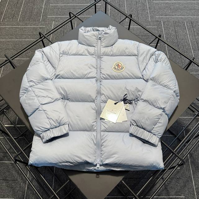 Moncler Citala 短款男士羽绒服夹克外套.放眼望去,市面版本一个能打的都没有.130W+一吨的特级欧规鹅颈绒填充.850+的蓬松度,我比市面版本蓬一