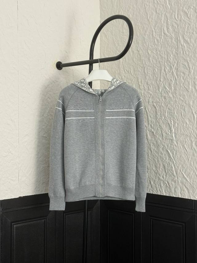 主推-30 Dio* 迪奥双面穿山羊绒针织衫毛衣 颜色：宝蓝色，灰色，橘黄色，尺码：S-Xl 高版本秋冬季爆款Dio*迪奥，区别市场通货Cd家满印双面穿羊绒连帽