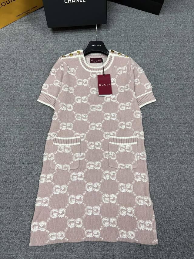 Gucc*25秋冬新款针织圆领短袖裙 经典品牌双G老花菱格提花装饰 Yb开模Logo五金纽扣点缀 高级时髦精致 尺码Sml