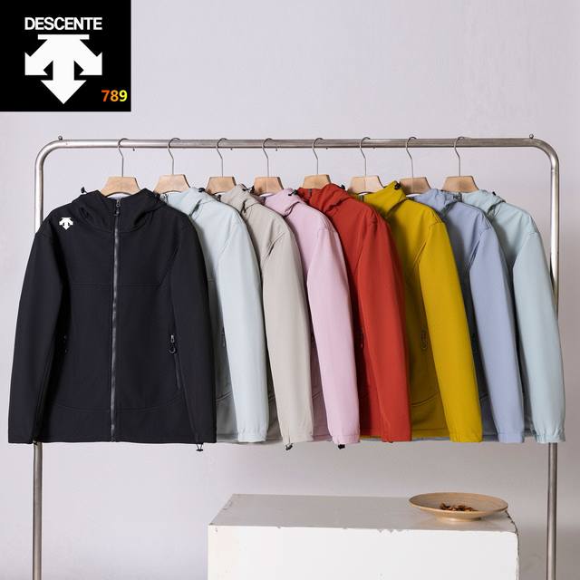 迪桑特软壳加绒冲锋衣专柜同步更新~ 现货发售迪桑特软壳冲锋衣 官网同步发售，全方面压胶加激光切割技术，加绒保暖迪桑特冲锋衣，正宗的高端货，激光穿孔 和专柜一致，