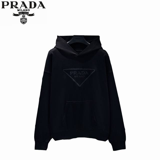 Prada 普拉达 25Fw编织字母连帽卫衣 采用订色订染毛圈纯棉卫衣面，420G双股双纱，手感舒适 进口针织针梳棉进行制作，厚度适中，有垂感又有轮廓型，上身就