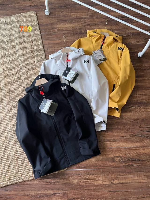 Helly Hansen 海丽汉森压胶防泼水情侣款外套，Salt高端系列户外防风防水无缝压胶硬壳冲锋衣，专为户外运动人体工学设计，肩膀Logo设计别具一格，搭配