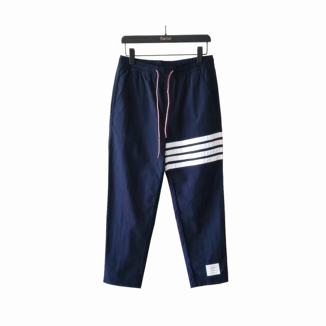 实拍细节图+尺码表 Thom Browne 汤姆布朗 Tb尼龙面料白色四道杠织带彩色抽绳休闲长裤 Tb尼龙四道杠彩色抽绳休闲长裤 意大利制造版本 面料采用定制1