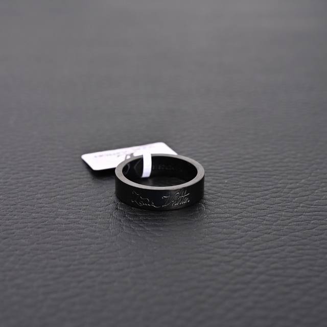 Louis Vuitton Lv You And Me系列 中灰色戒指 附全套包装，包装损坏扣除40元，谢谢谅解 Size: 6# 7# 8# 9# 10# 1