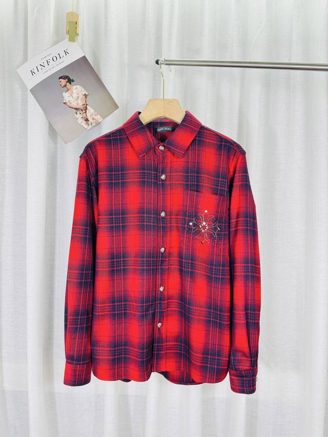 顶级版本，实拍无P，区别市场通货 克罗心2025贴钻格子衬衣 辅料：开模原版过鉴定领标 %真丝洗水标。正品代购级原版吊牌配套吊绳3D吊粒原版包装袋 工艺：原版一