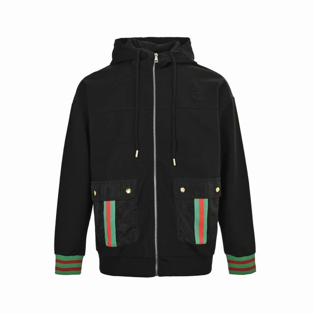 Gucci 古驰 25Fw 侧口袋织带拼接套装拉链外套 面料采用32S双股精梳棉大卫衣布，8S底纱小波浪纹底，面料克重460G， 配套21S双纱横机织造罗纹，里
