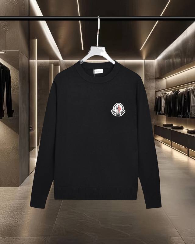 放心推现货充足 Moncler 蒙口 25Fw经典款胸前Logo字母徽章标识休闲针织套头毛衣羊毛衫 2025Fw官网新款原版面料 官方同款 精选毛衣定制 进口羊