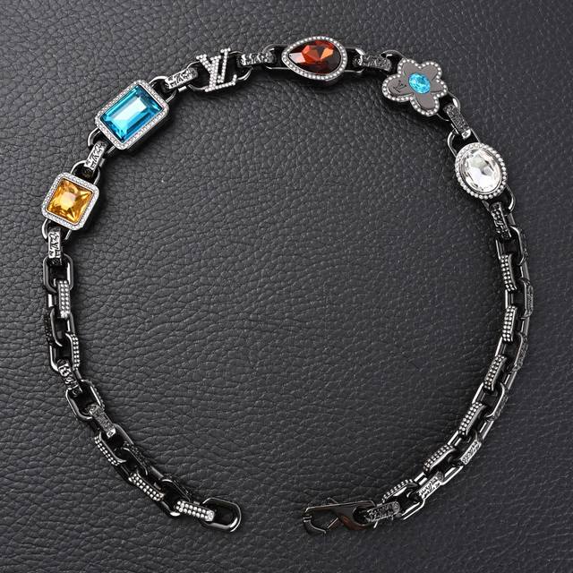Louis Vuitton Lv Paradise Stone 三色项链 Paradise Stone 手链见证路易威登与 Tyler 的创意携手，尽显品牌精湛