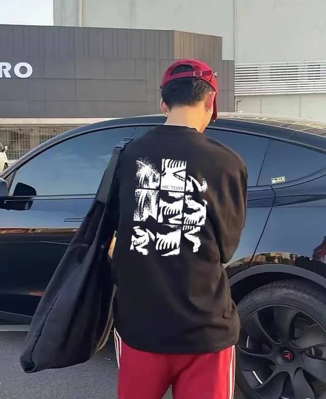 款号:S008 Arcteryx始祖鸟 Kragg系列 Logo印花圆领透气长袖 T恤 情侣同款 高端32S双纱400克面料 重磅面料 定制拉架罗纹同缸同染 三