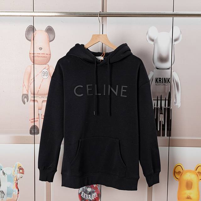 Celine 赛琳秋冬加绒连帽卫衣. 面料舒适柔软.复合奥粒绒，作工精细. 还特原殊工带艺来的潮流，定制定染 ，三标齐全 非场市普通版本 随对意比 品质绝对保证