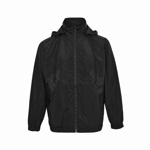 Louis Vuitton 路易威登 老花满印拼接风衣拉链外套 原版购入，第一时间打版。面料为定制密纺科技面料轻薄面，上身丝滑透气。红外线定位裁剪，工装风衣型设